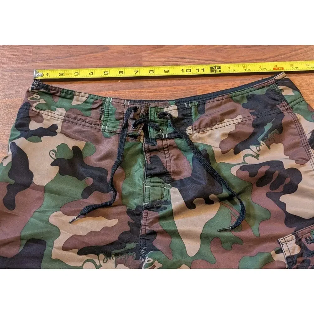 Vintage Y2K Quiksilver Camo Board Shorts Mens 33 Cargo Swim Trunks Surf 2000s